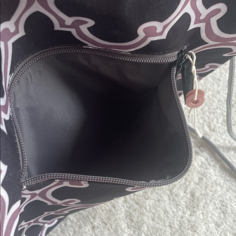 Nwot Black And White Patterned Drawstring Backpack - image 3